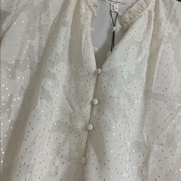 Chic Ivory Blouse with Subtle Patterns - Picture 2 of 5